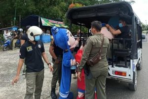 Anak-anak badut jalanan diamankan Satpol PP Kapuas. (antara)