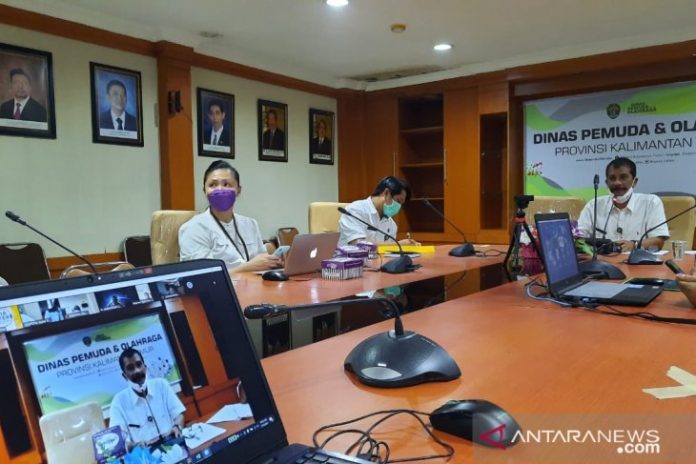 Kepala Dinas Pemuda dan Olahraga Kaltim, Agustianur, memimpin rapat, Rabu 10 Februari. (antara)