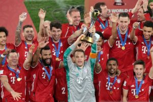Para pemain Bayern Munich merayakan keberhasilan mereka menjuarai Piala Dunia Klub setelah menang 1-0 atas Tigres pada pertandingan final yang dimainkan diStadion Education City, Al Rayyan, Qatar, Kamis (11/2/2021). (ANTARA/REUTERS/MOHAMMED DABBOUS)