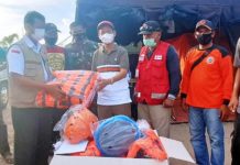 Hasanuddin Murad Berikan Perahu Karet untuk Penanganan Korban Banjir Batola