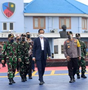 Presiden Joko Widodo saat bertolak menuju Jawa Timur. (Twitter Jokowi)