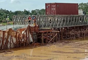 Uji coba jembatan darurat rangka baja (bailey) Pabahanan, Pelaihari. (IG @sekilas.info.kalimantan)