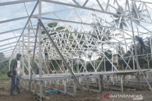 Proyek pembangunan hunian sementara untuk korban banjir HST. (antara)