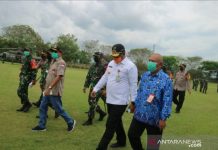 Pj Gubernur Kalsel Naik Heli Tinjau Lokasi Kunjungan Presiden di HST Besok