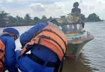 Speedboat Membawa 8 Penumpang Terombang-ombang di Sungai Barito Muara Bromo