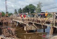 Sopir dan Penumpang Taksi  Keluhkan Kondisi di Jembatan Astambul-Mataraman Masih Krodit