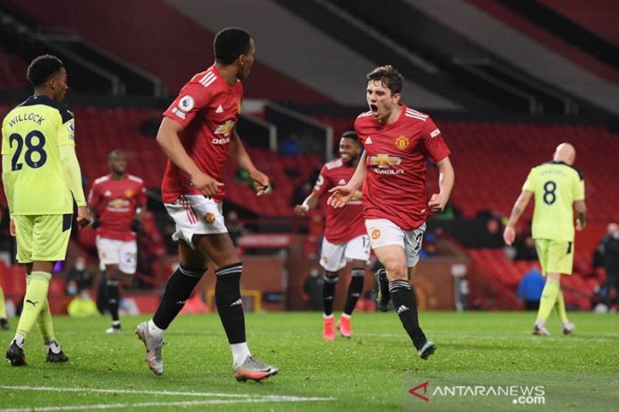 Pemain Manchester United Daniel James merayakan gol yang dicetaknya ke gawang Newcastle United dalam pertandingan Liga Inggris yang dimainkan di Stadion Old Trafford, Manchester, Minggu (21/2/2021). (ANTARA/Pool via REUTERS/STU FORSTER)