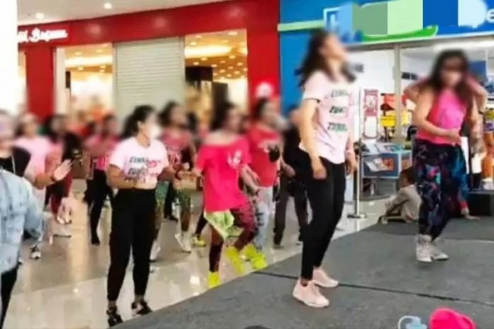 Kegiatan Zumba Party di Citimall Kapuas pada Sabtu 20 Februari 2021. (HO via antara)