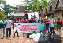 Oi Banjarmasin Ramai-ramai Pungut Sampah di Museum Wasaka