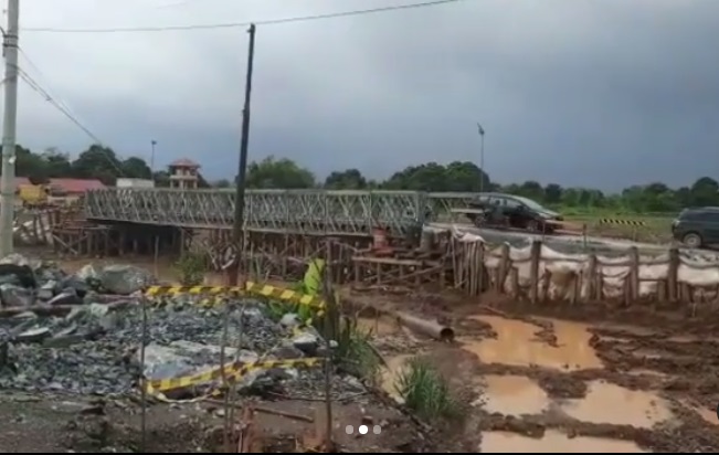 Pengendara melintasi Jembatan Tabunio 2. (IG)