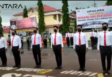 Selamatkan Sandera dari Pelaku Bersenjata, Personel Polres HSU Terima Penghargaan