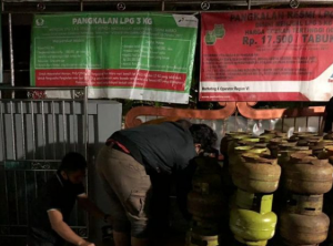Penindakan terhadap pangkalan gas 3 Kg di Banjarmasin Barat oleh Polda Kaslel. (Ditreskrisus Polda Kalsel)
