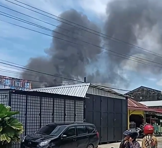 Kebakaran di Kota Banjarbaru Kamis siang. (@info_kejadian_banjarmasin)