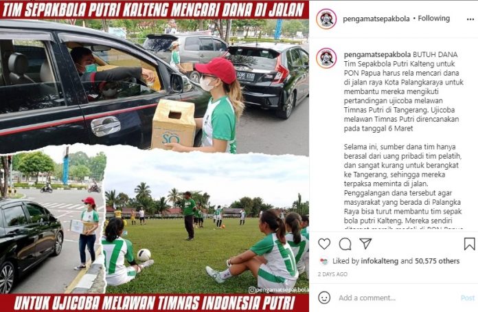 Tim sepak bolak putri Kalteng cari dana di jalan. (IG @pengamatsepakbola)