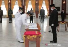 Resmi Jadi Bupati HST, Aulia Janji Fokus Tangani Banjir