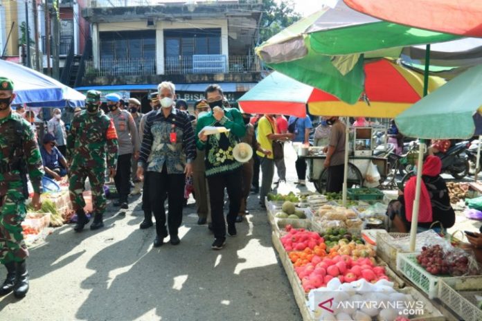 Plh Walikota Banjarbaru, sosialisasi pemindahan Pasar Bauntung. (antara)