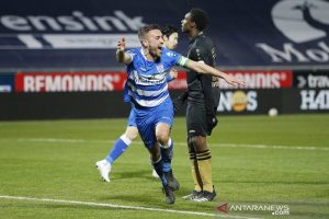 Bek PEC Zwolle Bram van Polen merayakan golnya ke gawang Heerenveen dalam lanjutan Liga Belanda di Stadion MAC3PARK, Zwolle, Belanda, Jumat (26/2/2021) waktu setempat. (ANTARA/REUTERS/SIPA USA/PRO SHOTS)