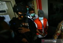 Fakta! Tahanan KPK Dilantik sebagai Wakil Bupati, Hadir Kenakan Borgol dan Rompi Oranye