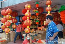 Menjelang Imlek 2021, Penjualan Pernak-pernik Imlek Menurun Karena Pandemi COVID-19