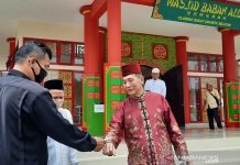 Ikut Meriahkan Tahun Baru Imlek, Masjid Babah Alun Jakarta Bagikan Angpao