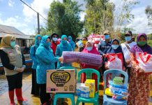 Salurkan Bantuan Presiden, Ini Pesan Ketua TP PKK Kalsel Kepada Korban Banjir di Mandastana Barito Kuala