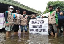 Banjir Masih Terjadi Di Jejangkit Batola, Jamaah Masjid Al Ikhlas Simpang Gusti Banjarmasin Salurkan Bantuan