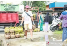 Jembatan dan Jalan Rusak Akibat Banjir Picu Kelangkaan Gas LPG 3 Kilogram di Kalimantan Selatan