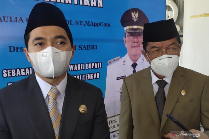 Bupati HST, Aulia Oktafiandi, dan Wakil Bupati Mansyah Sabri. (antara)