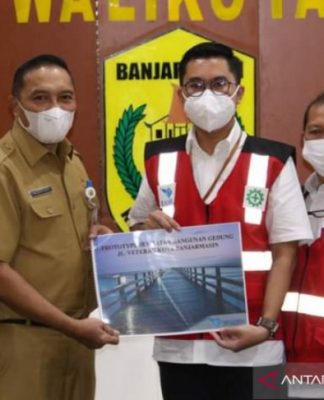 Intakindo Serahkan Desain Jembatan Normalisasi Sungai Veteran dan A Yani ke Pemko