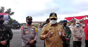 Pj Gubernur Kalsel, Safrizal ZA, memberikan keterangan usai apel. (istimewa)