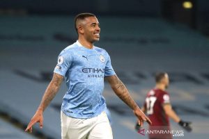 Penyerang Manchester City Gabriel Jesus merayakan gol keduanya ke gawang Wolverhampton dalam lanjutan Liga Inggris di Stadion Etihad, Manchester, Inggris, Selasa (2/3/2021) waktu setempat. (ANTARA/REUTERS/POOL/Carl Recine)