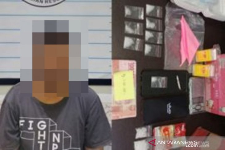 Sopir warga Hantakan, HST, tertangkap membawa 11 paket sabu. (antara)