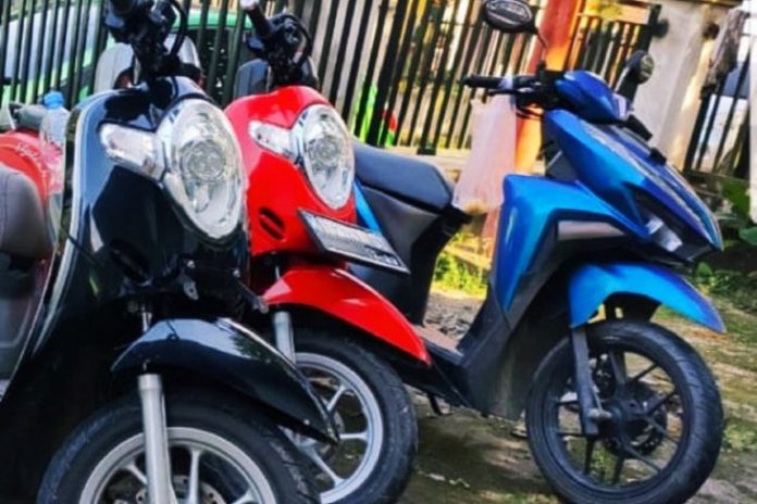 Tiga motor yang berhasil disita dari komplotan pencuri yang melibatkan ayah dan anak. (antara)