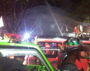 Kebakaran di ekspedisi Karyati Minggu 7 Maret 2021 malam menjelang dini hari. (IG @info_terkini_banjarmasin)