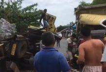 Truk Adu Kuat di Pengayuan Liang Anggang, Sopir Terjepit di Kabin Kemudi