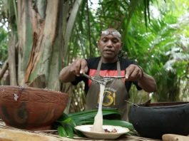 'Chef Hutan' Charles Toto Ungkap Sembilan Fakta di Balik Papeda Papua