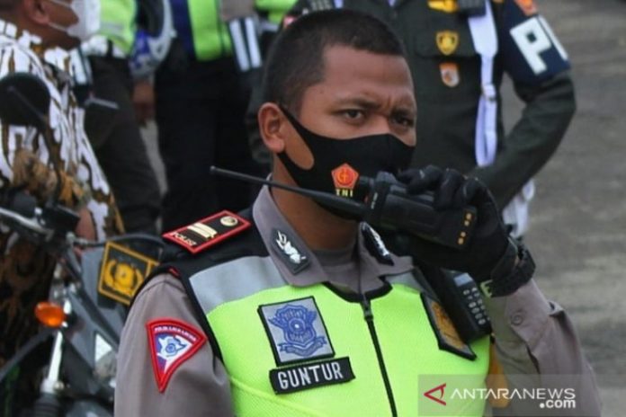 Kasat Lantas Polres Tapin, Iptu Guntur Setyo Pambudi. (antara)