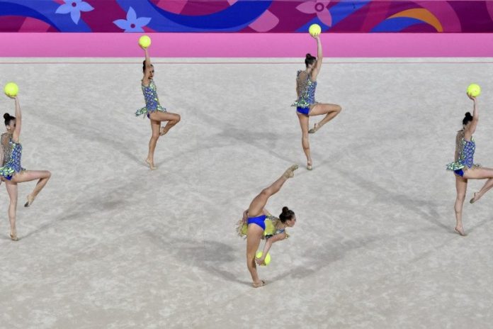 Tim senam Kanada dalam kompetisi senam indah dalam Pan-American Games 2019 di Villa El Salvador Sport Center di Lima pada 4 Agustus 2019. (AFP/CRIS BOURONCLE)