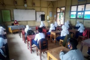 Pembelajaran Tatap Muka hari pertama di salah satu SMP di Kota Banjarmasin, Senin 22 Maret 2021. (antara)