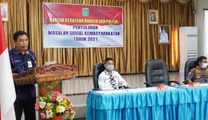 Kesbangpol Tanah Bumbu menyelenggarakan kegiatan Penyuluhan Masalah Sosial, Agama, dan Kemasyarakatan sekaligus Penegakan Hukum terkait Penanganan Masalah Sosial Kemasyarakatan, Kamis 25 Maret 2021. (Pemkab Tanah Bumbu)