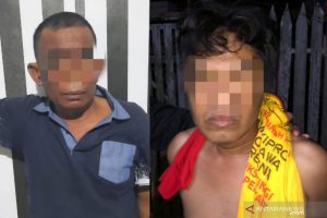 Kedua tersangka pencurian di sebuah warung nasi di Pantai Hambawang Kecamatan Labuan Amas Selatan, Kabupaten HST (Antaranews Kalsel/M Taupik Rahman)