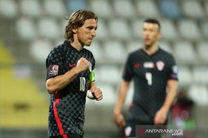 Kapten tim nasional Kroasia Luka Modric merayakan keberhasilannya mengkonversi tendangan penalti ke gawang Malta dalam lanjutan kualifikasi Piala Dunia 2022 zona Eropa Grup H di Stadion HNK Rijeka, Rijeka, Kroasia, Selasa (30/3/2021) waktu setempat. (ANTARA/REUTERS/Antonio Bronic)