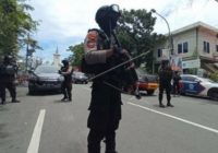 Tim Gegana Brimob Kerahkan Anjing Pelacak Sisir Sekitar Gereja Katedral Makassar ﻿