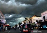 Hujan Lebat Disertai Kilat Diprakirakan Terjadi di Beberapa Wilayah di Indonesia ﻿
