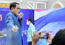 Tak Mau Ladeni Pertanyaan, PM Thailad Semprot Wartawan dengan Desinfektan