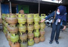 Pemilik Pangkalan Gas 3 Kg di Astambul Tegaskan Tak Jual Kepada Pengecer, Disperindag Banjar Bersama Satpol PP dan Pertamina Sidak