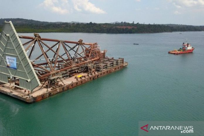 PT Pertamina Hulu Mahakam (PHM) melaksanakan pengapalan kaki anjungan lepas pantai dalam proyek Jumelai, Lapangan Sisi Nubi, dan South Mahakam (JSN) di Kalimantan Timur. ANTARA/HO-Pertamina.