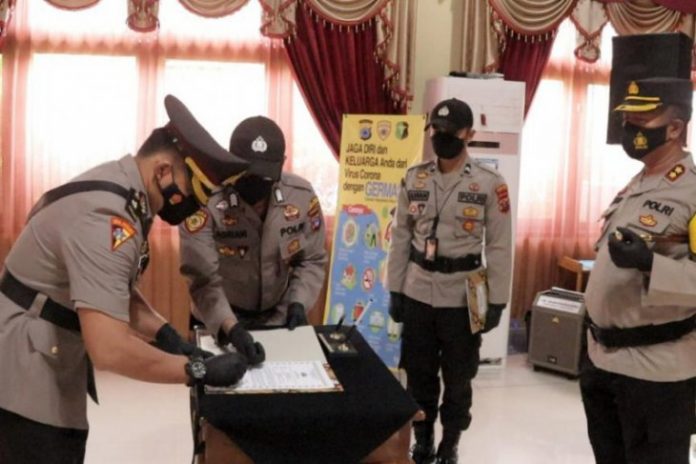 Sertijab dua pejabat di Polres Tabalong. (antara)