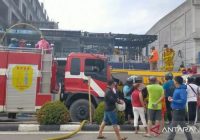 Dua Penghuni Terjebak Saat Tiga Ruko Terbakar di Singkawang