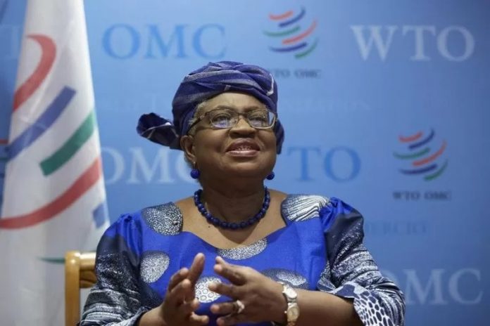 Direktur Jenderal Organisasi Perdagangan Dunia (WTO) Ngozi Okonjo-Iweala menghadiri wawancara dengan Reuters di kantor pusat WTO di Jenewa, Swiss, 12 April 2021. ANTARA/REUTERS/Denis Balibouse